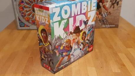 Zombie Kidz: Evolúció [Társalgó]