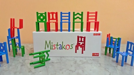 Négy lába van szék, de nem asztal! Mi Az? - Mistakos!