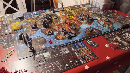 Lords of Hellas másképp: mit keres egy anyuka a robotistenek földjén? [diceanddecks.hu]