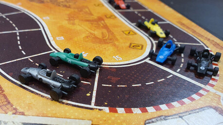 A fene se gondolta volna, hogy autóversenyből is lehet társasjátékot csinálni [Telex.hu]