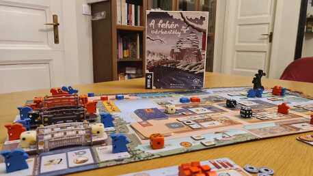 Nemcsak a szépsége, de egy nagy ötlet miatt is ilyen jó ez a társasjáték [hvg.hu]